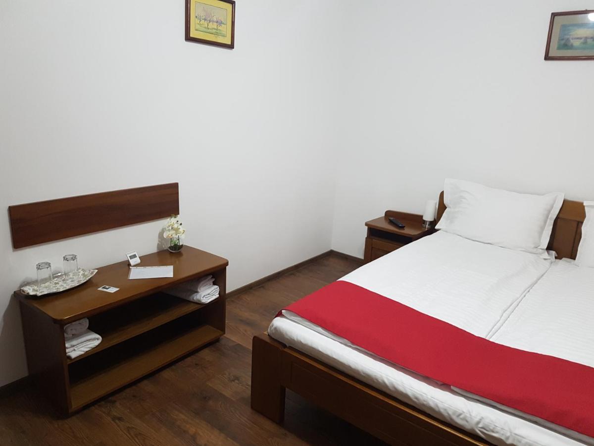 Bed and Breakfast Casa Irinella Сату-Маре Экстерьер фото