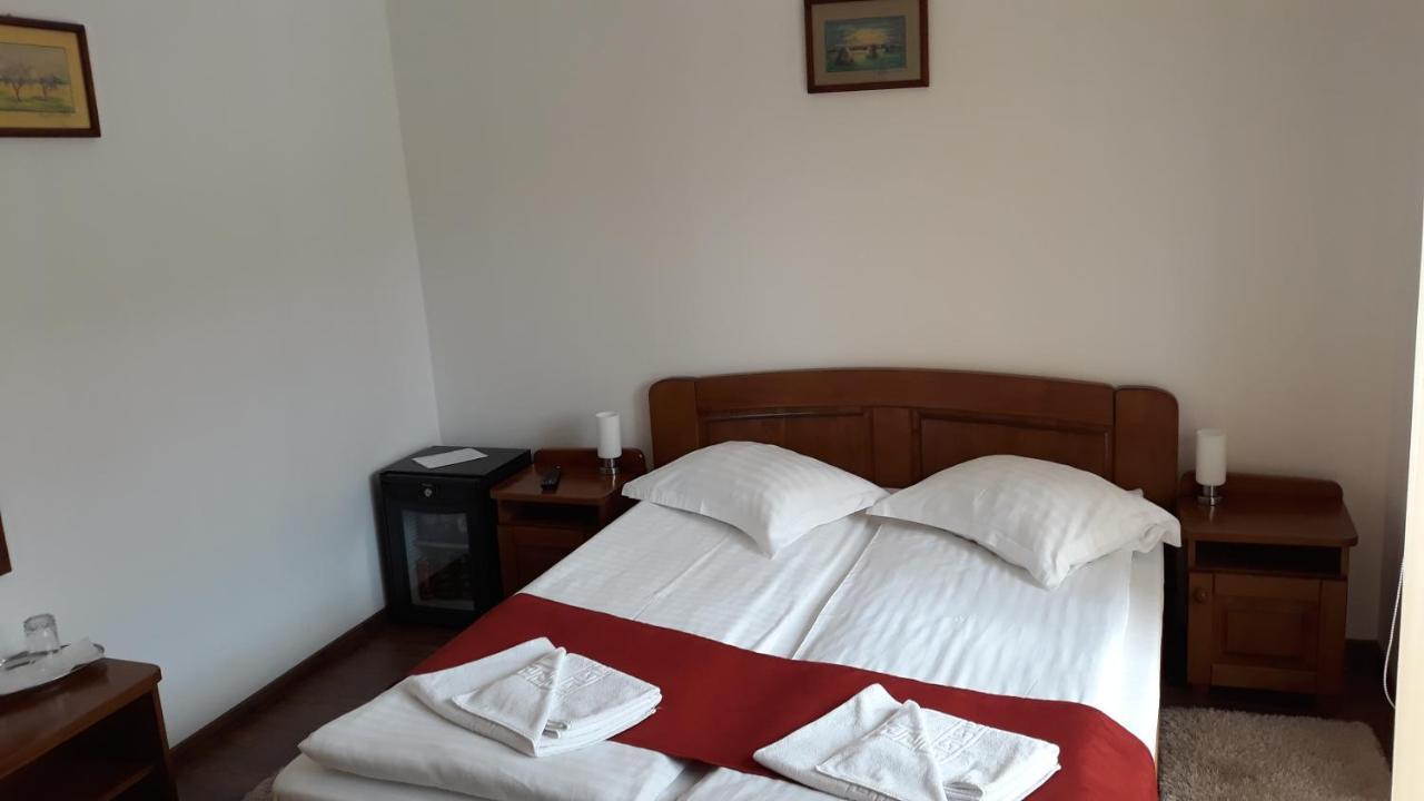 Bed and Breakfast Casa Irinella Сату-Маре Экстерьер фото